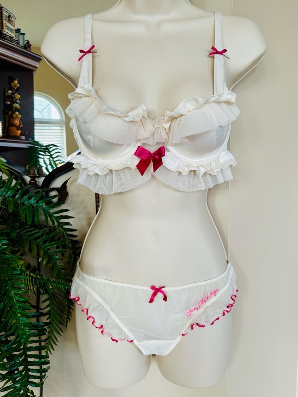 NWT Victoria's Secret Vintage Ivory Ruffle Balconette Bra & Thong Panty Set